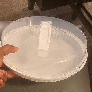 Clear-Lid Plastic Cake Carrier - White